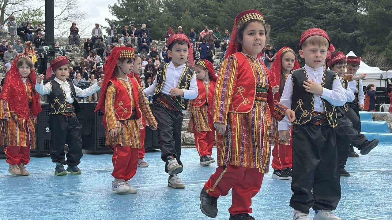 Burdur'da Temsili Yörük Göçü İnsuyu Mağarası'ndan Başlayıp Renkli Görüntüler Oluşturdu