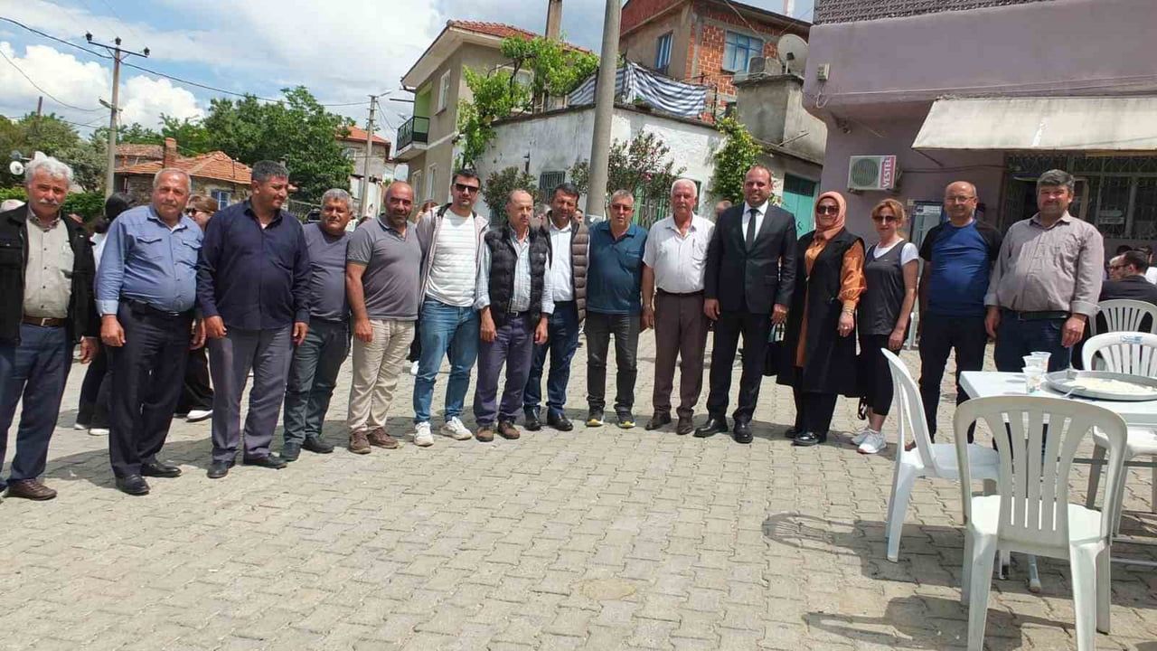 Burhaniye Ağacık'ta Geleneksel Çiftçi Hayrı Yüzlerce Kişiyi Buluşturdu