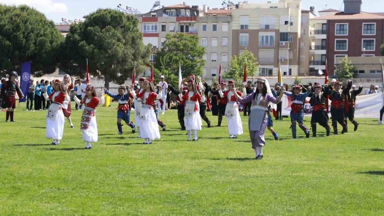 Burhaniye'de 19 Mayıs Atatürk'ü Anma, Gençlik ve Spor Bayramı kutlandı