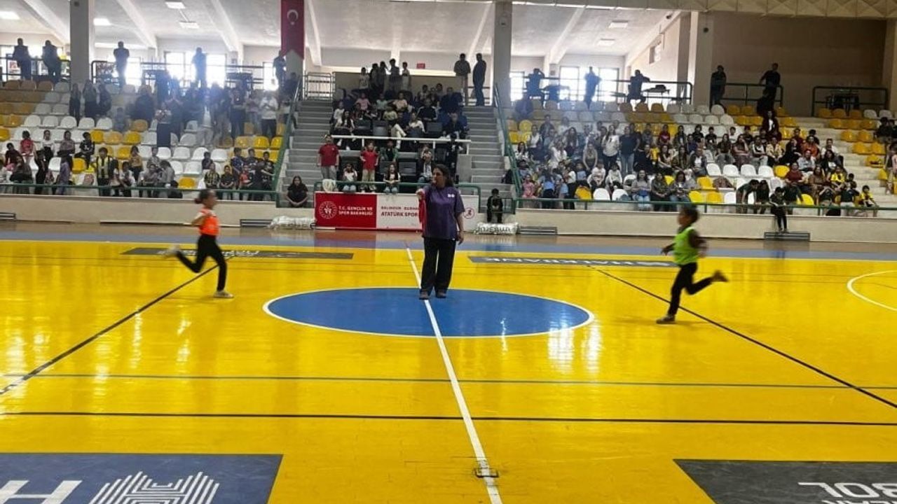Burhaniye'de 2026 Geleneksel Çocuk Oyunları Şenliği başladı