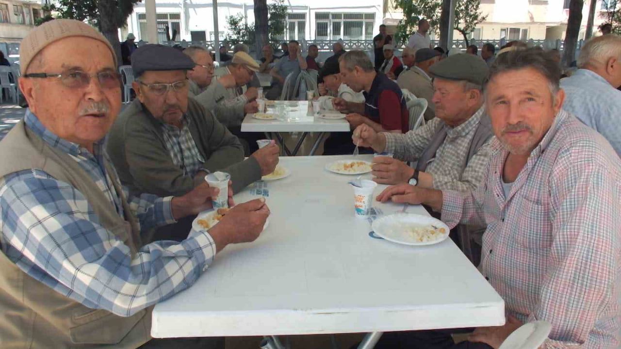 Burhaniye'de Cumhuriyet Mahallesi'nin 30 yıllık mahalle hayrı gerçekleştirildi