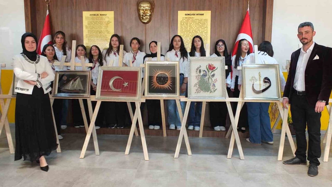 Burhaniye'de Filoğrafi kursu eserleri Hacı Mehmet Fevzi Köylü Anadolu İmam Hatip Lisesi'nde sergilendi