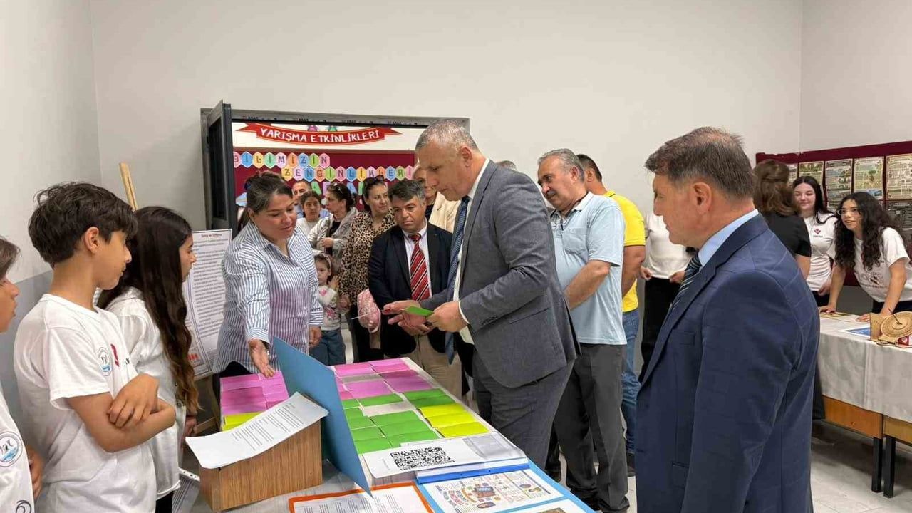 Burhaniye’de Hacı Mustafa Müdüroğlu Ortaokulu’nun TÜBİTAK 4006-A Bilim Fuarı ilgi gördü