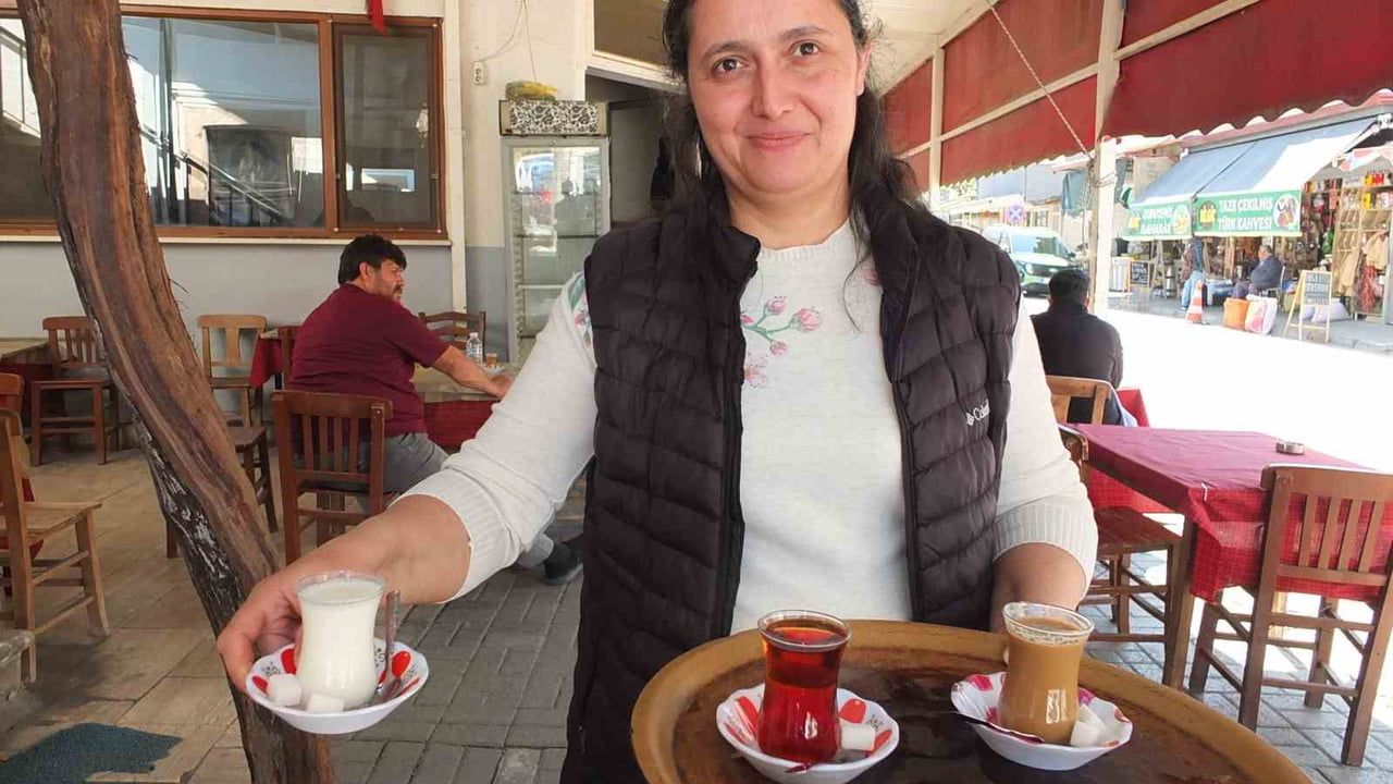 Burhaniye'de kahvehanelerde süt servisi yaygınlaşıyor