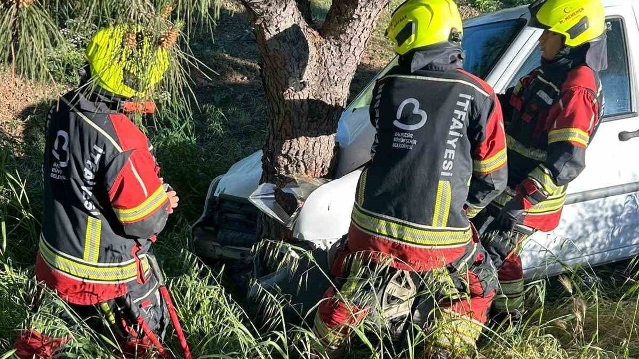Burhaniye'de şarampole düşen otomobilin sürücüsü yaralandı
