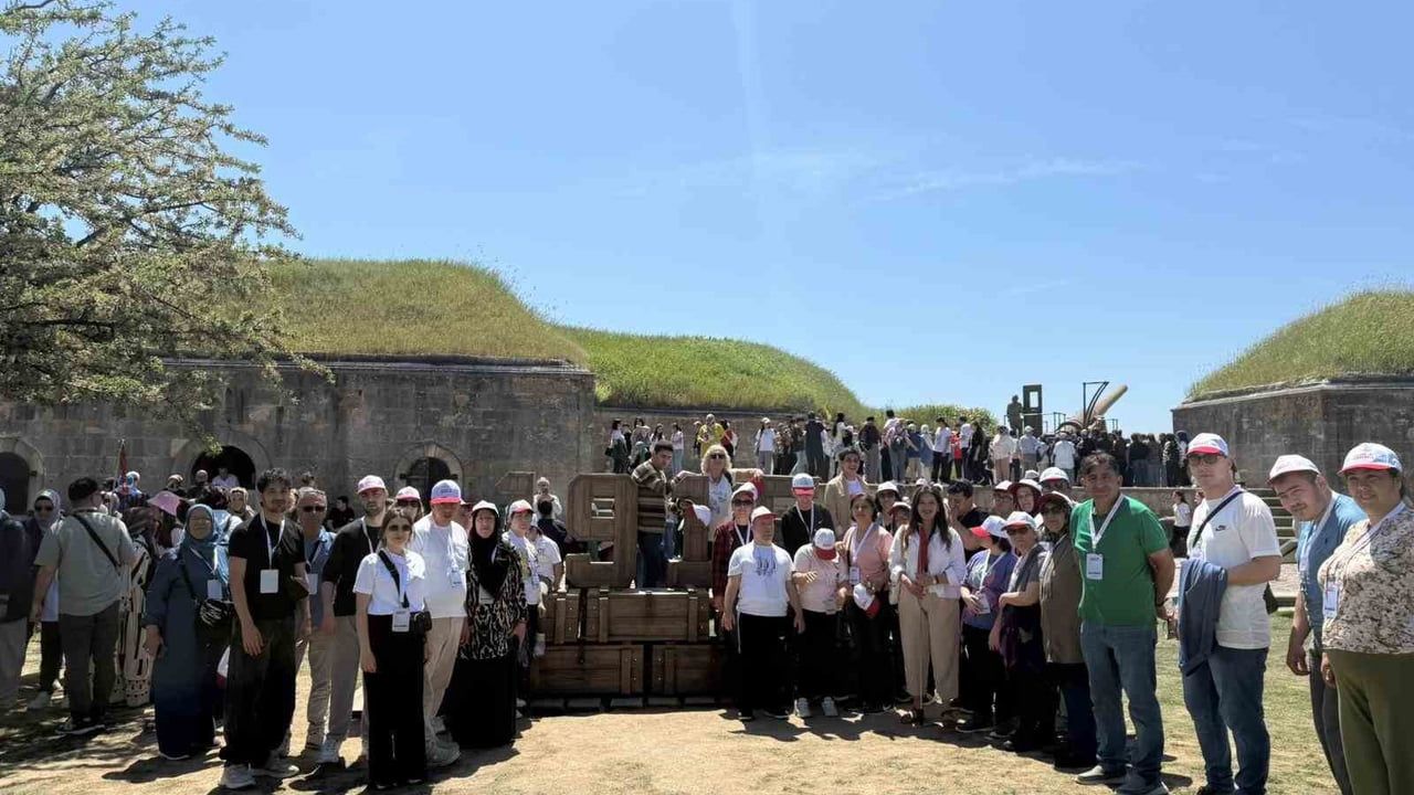 Burhaniye'den özel gençler 'Bir Destandır Çanakkale' programıyla Çanakkale ruhunu yerinde yaşadı