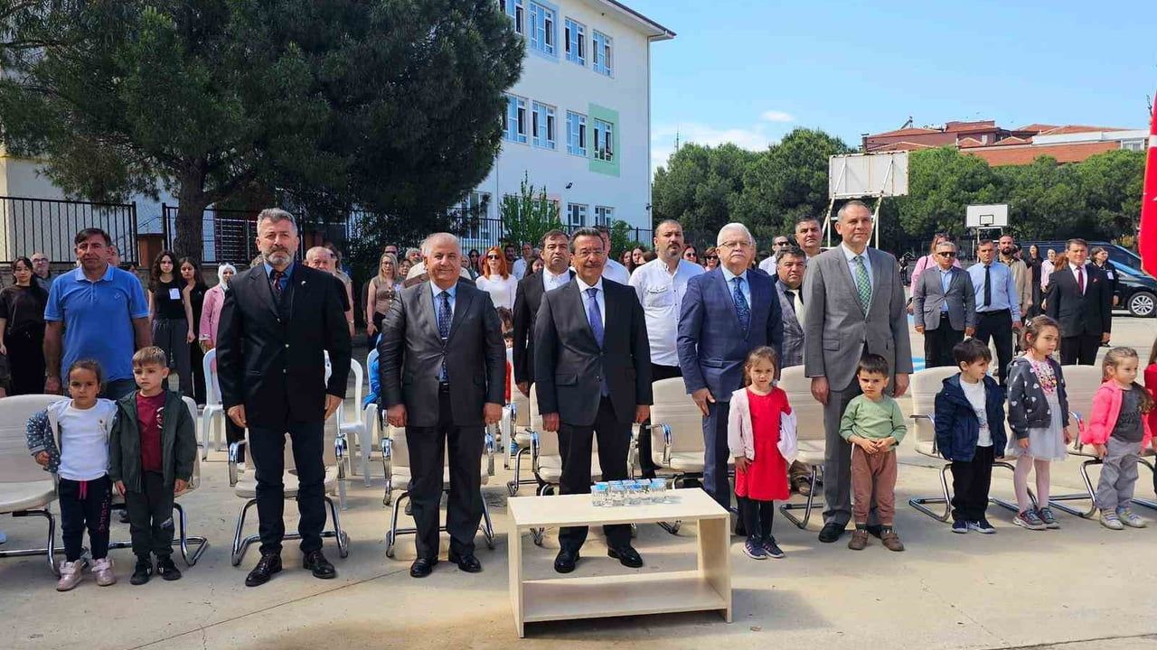 Burhaniye Gençlik Festivali'nde Öğrencilerin Teknoloji, Tasarım ve Sanat Çalışmaları Sergilendi