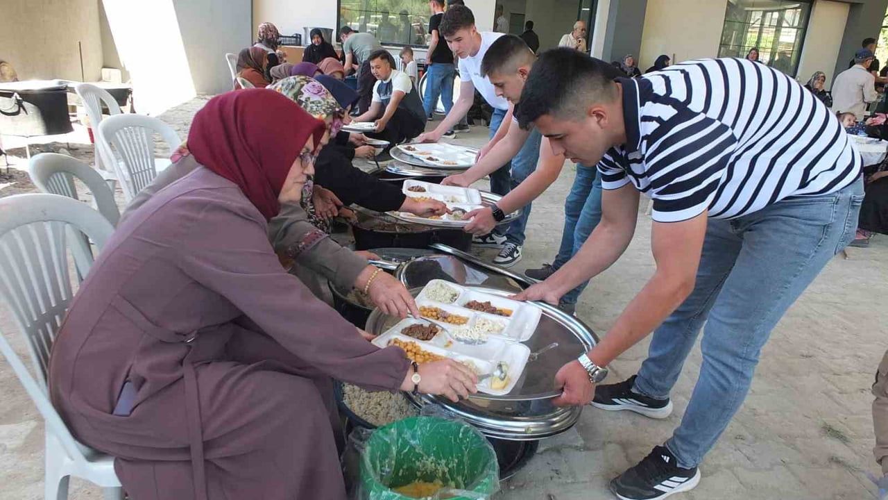 Burhaniye Karadere'de Çiftçi Hayrı yaklaşık 3 bin kişiyi buluşturdu