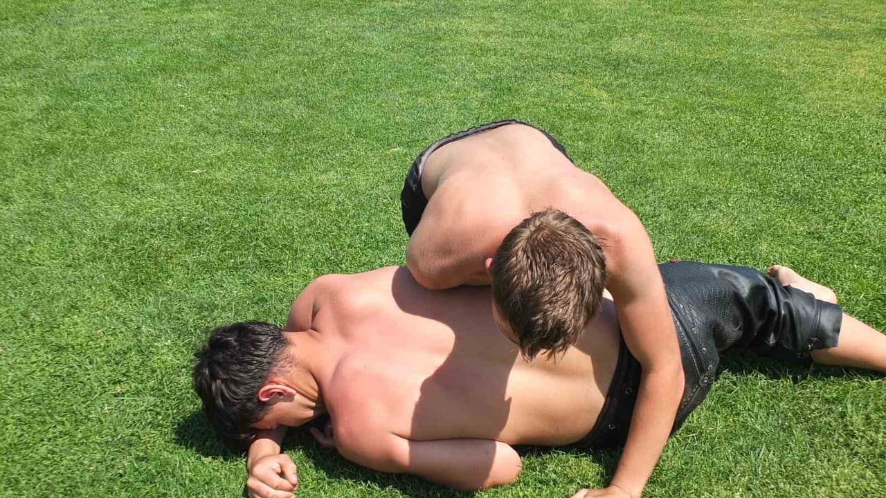 Burhaniyeli gençler Mustafakemalpaşa Kabul Baba güreşlerine 10 sporcu ile hazırlanıyor