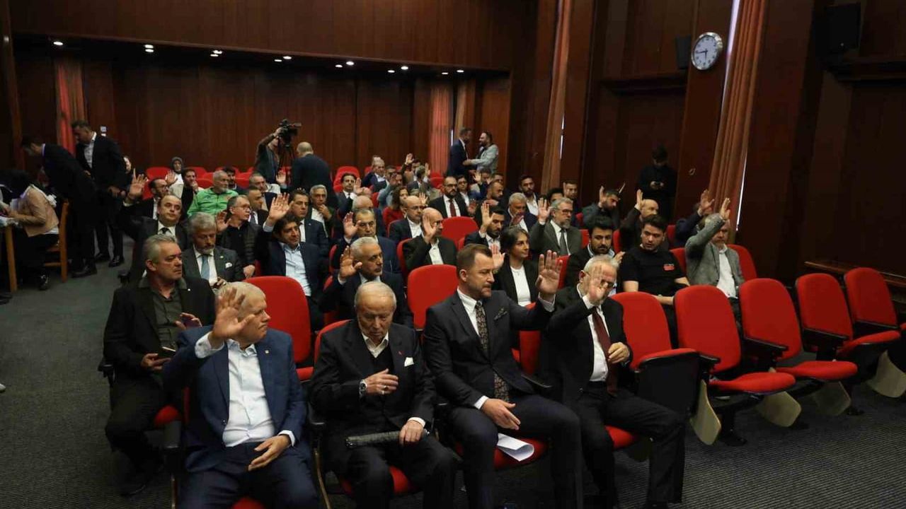 Bursa Büyükşehir Belediyespor'da yeni dönem: Sezer Sezgin başkan seçildi