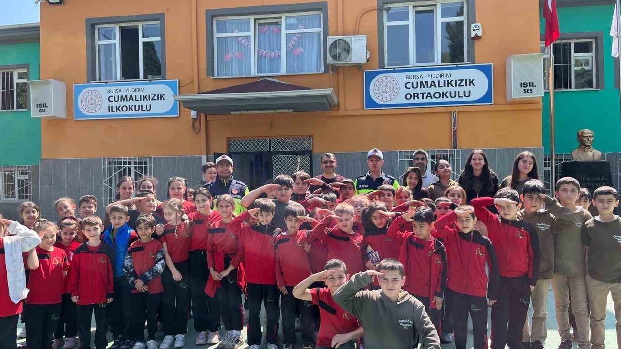Bursa'da 02-08 Mayıs 'Trafik Haftası' kapsamında jandarma okullarda trafik bilinci eğitimi