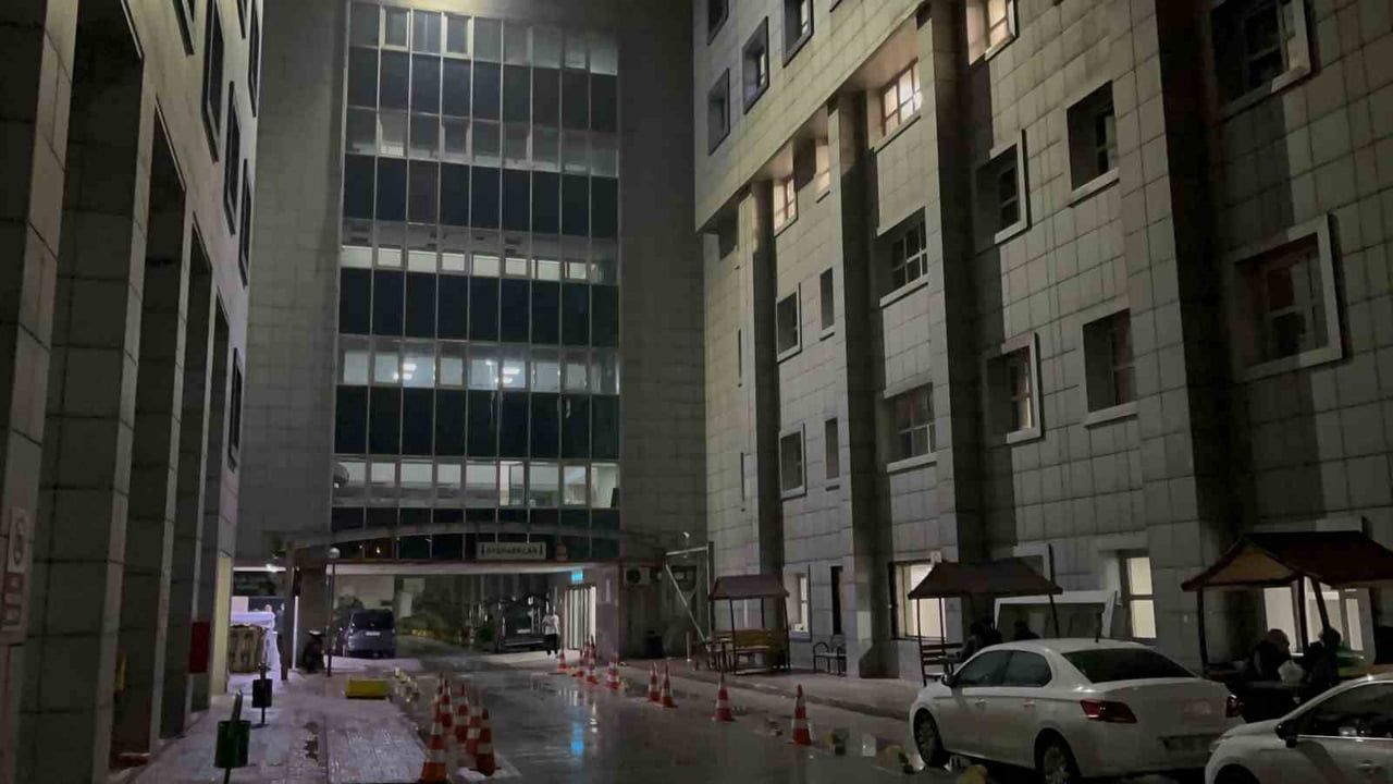 Bursa'da 4 Yaşındaki Çocuk Araç Altında Kaldı; Arkadaşlarının Müdahalesiyle Kurtarıldı