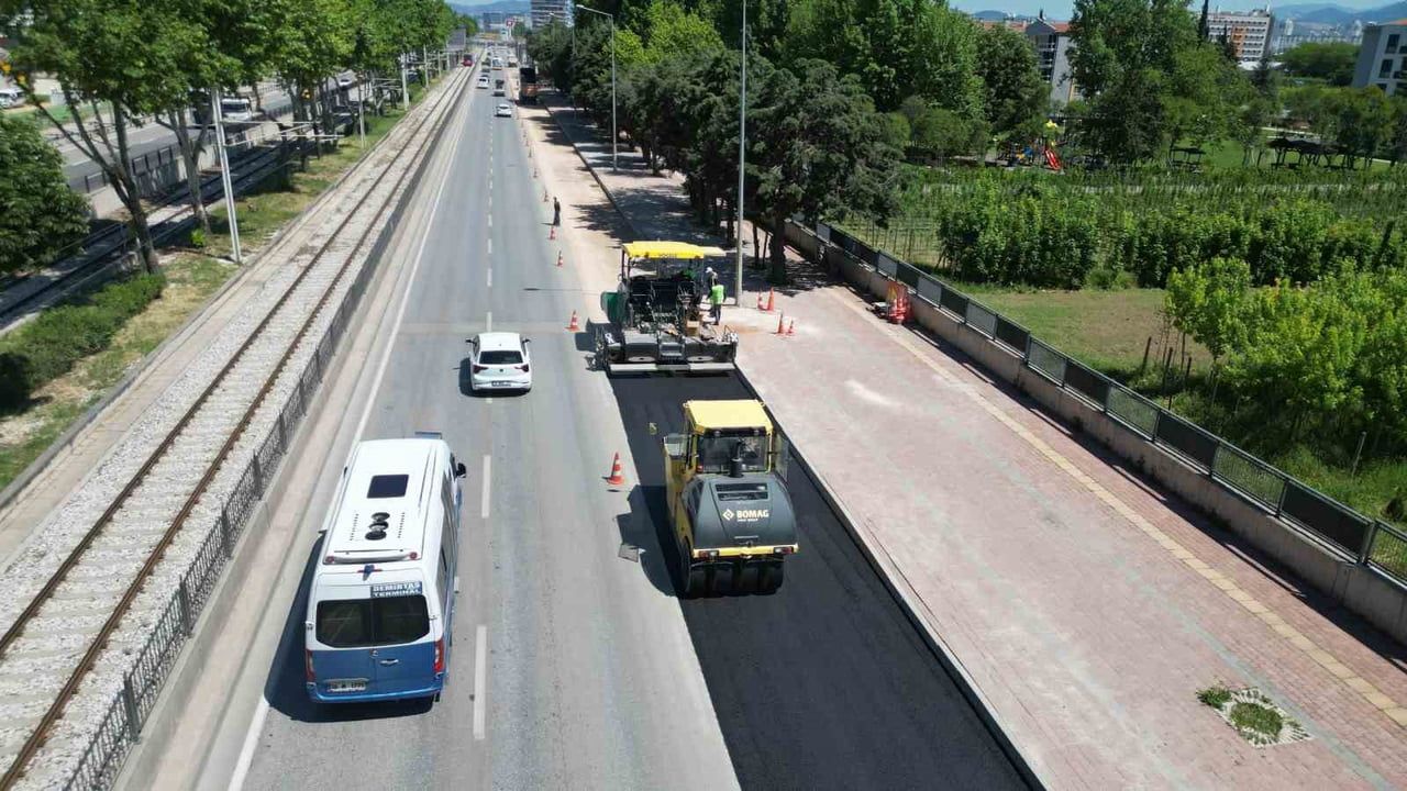 Bursa’da İstanbul Yolu’nda 1.500 metrelik asfalt yenileme çalışmaları hızlandı
