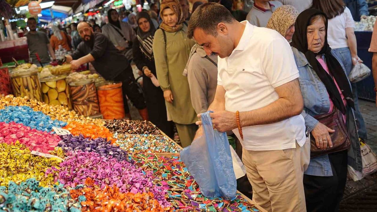Bursa'da Kurban Bayramı hazırlığı: Çarşıda kasap ve şekerci yoğunluğu arttı