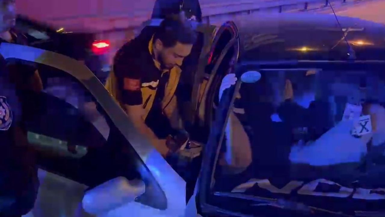 Bursa'da otomobil bariyere çarptı: 19 yaşındaki sürücü yaralandı