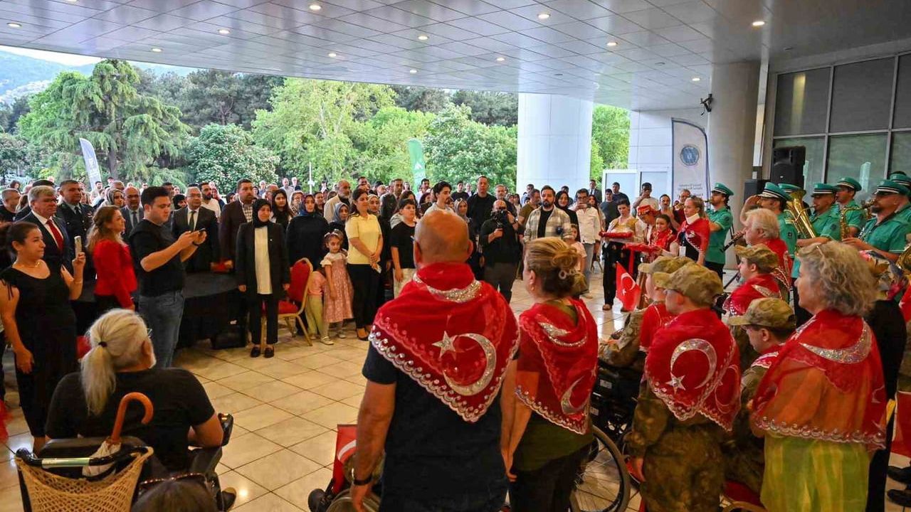 Bursa’da özel gereksinimli adaylara 'Temsili Askerlik Kına Gecesi' düzenlendi
