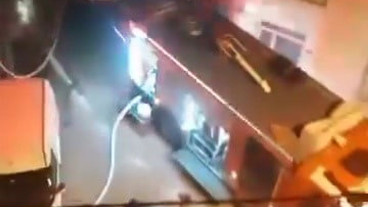 Bursa Gürsu'da Gece Saatlerinde Ev Yangını: İtfaiye 2 Saatte Söndürdü