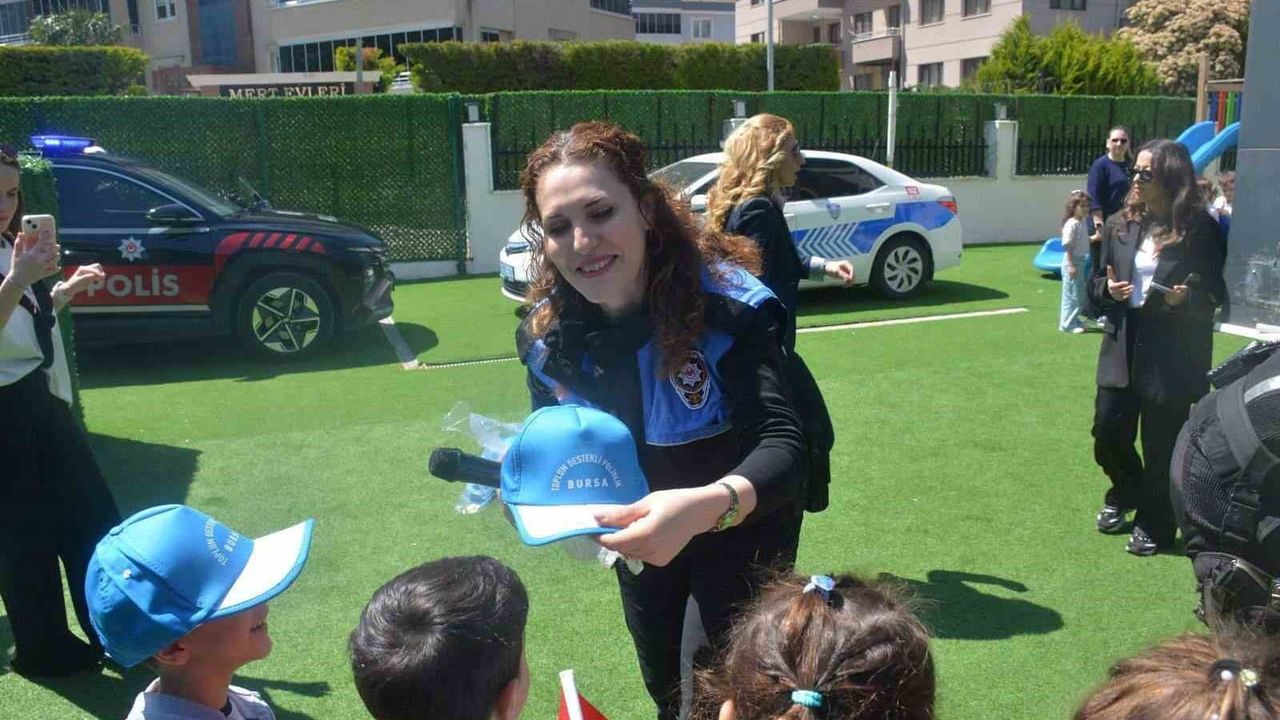 Bursa İl Emniyet Müdürlüğü'nden anaokulu öğrencilerine güven ve bilinçlendirme ziyareti