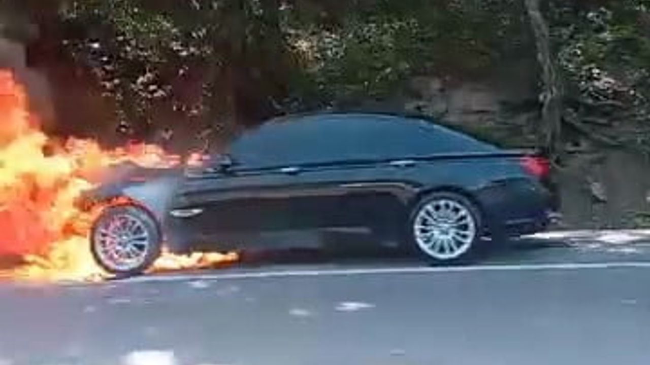 Bursa Kestel'de Seyir Halindeki Otomobil Motorundan Alev Aldı