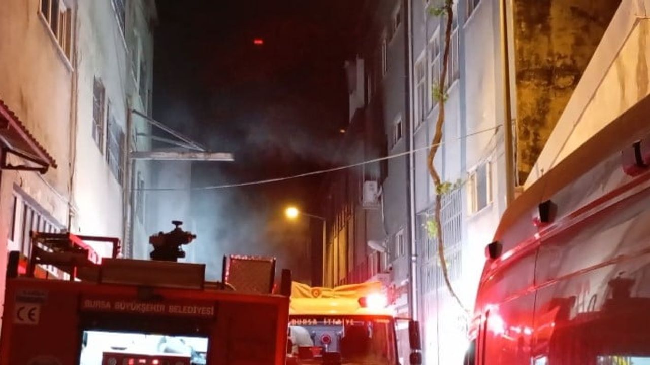 Bursa Osmangazi'de Tekstil Atölyesi Yangını Hızlı Müdahaleyle Kontrol Altına Alındı