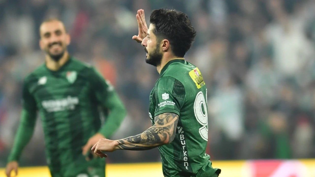 Bursaspor, savunma oyuncusu Barış Gök ile sözleşmeyi yeniledi