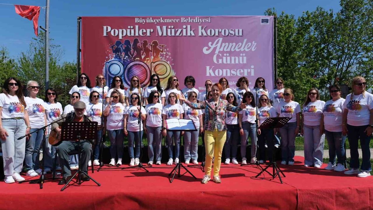 Büyükçekmece'de Anneler Günü Konseri: Popüler Müzik Korosu ve Kadın Girişimciler Öne Çıktı