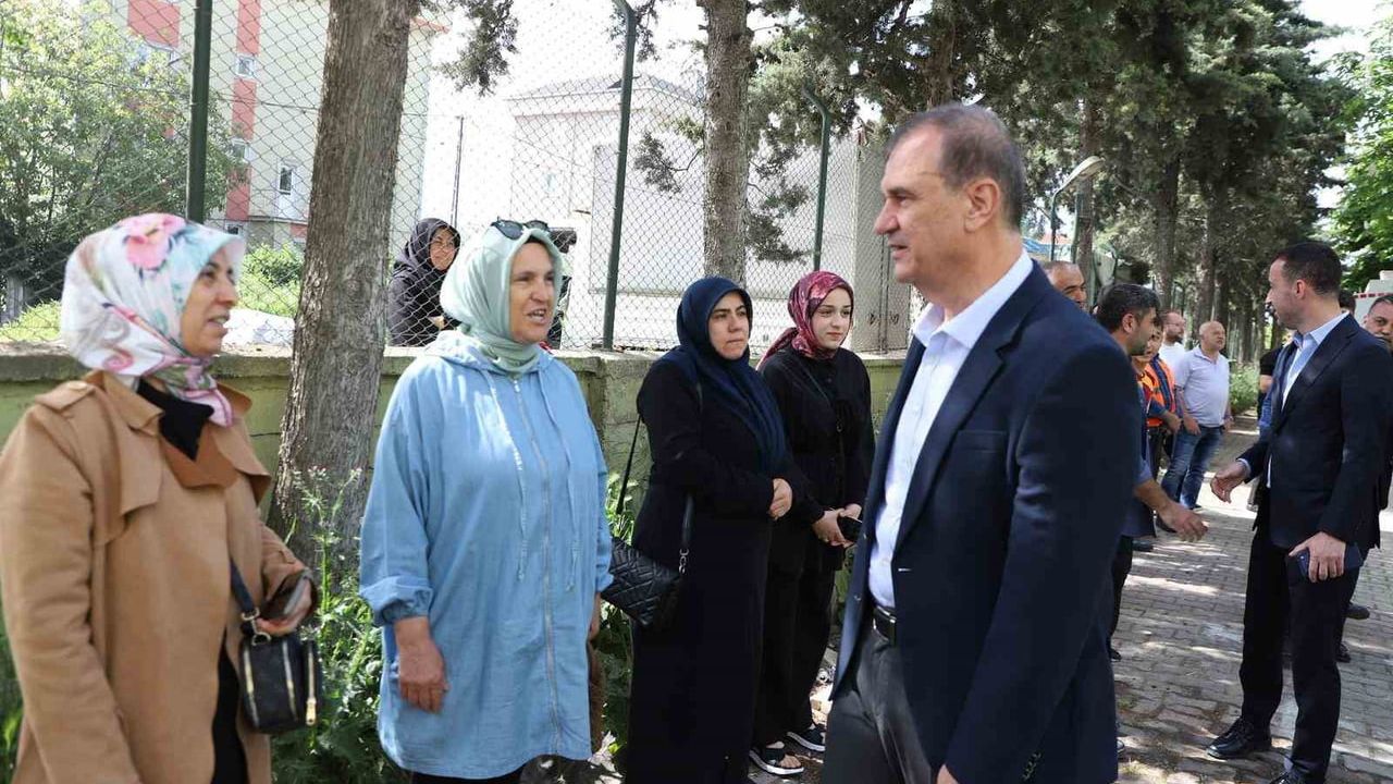 Büyükçekmece'de Muratçeşme'deki 3 blok (40 bağımsız bölüm) riskli yapı belediye denetiminde yıkıldı