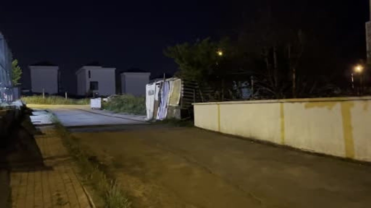 Büyükçekmece Şehit Sadık Bezer Parkı'nda bıçaklı kavga: 2 kişi ağır yaralandı