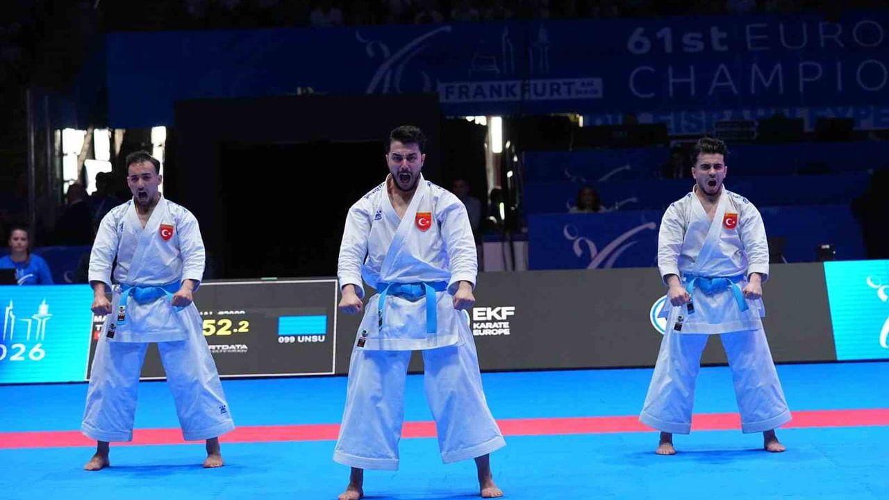 Büyükler Avrupa Karate Şampiyonası’nda Türkiye erkek takım katada gümüş madalya