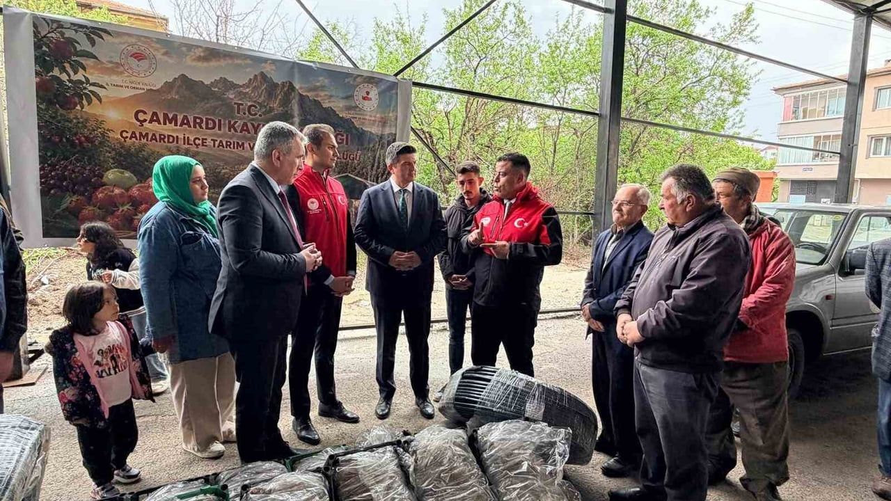 Çamardı’da üreticilere 90 bin çilek fidesi dağıtıldı