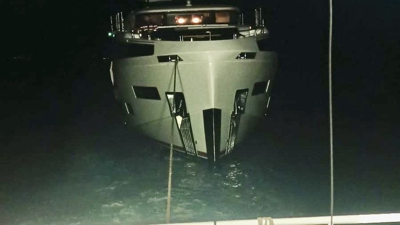 Çanakkale Boğazı'nda Makine Arızası: Sürüklenen 23 Metrelik Teknedeki 4 Kişi Kurtarıldı