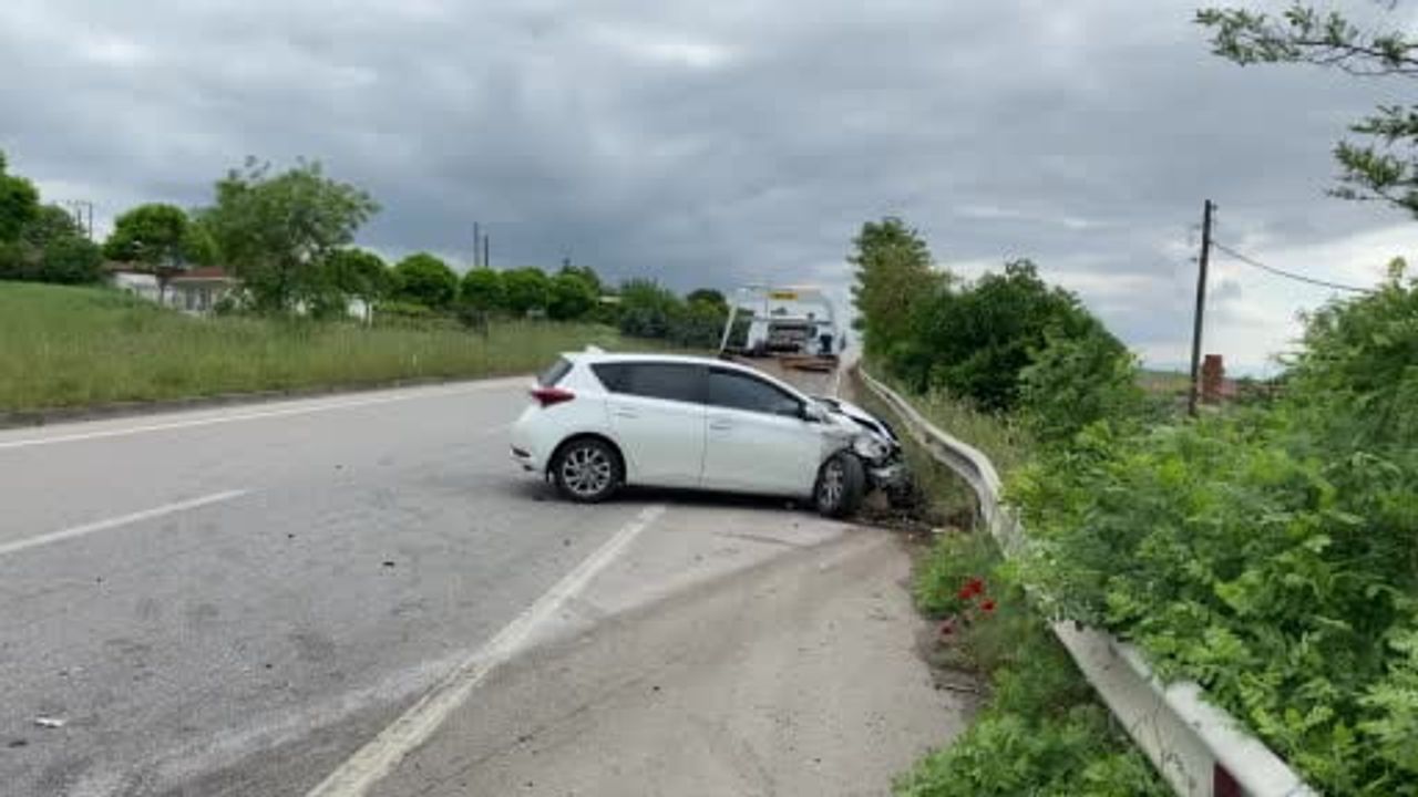Çanakkale'de Biga-Bandırma yolunda iki otomobil çarpıştı: 2 ölü, 3 yaralı