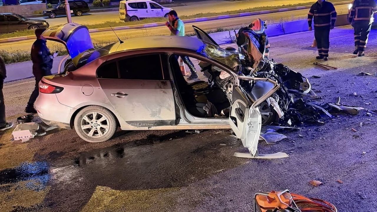 Çankırı'da otomobil kamyona çarptı: 1 ölü, 1 ağır yaralı