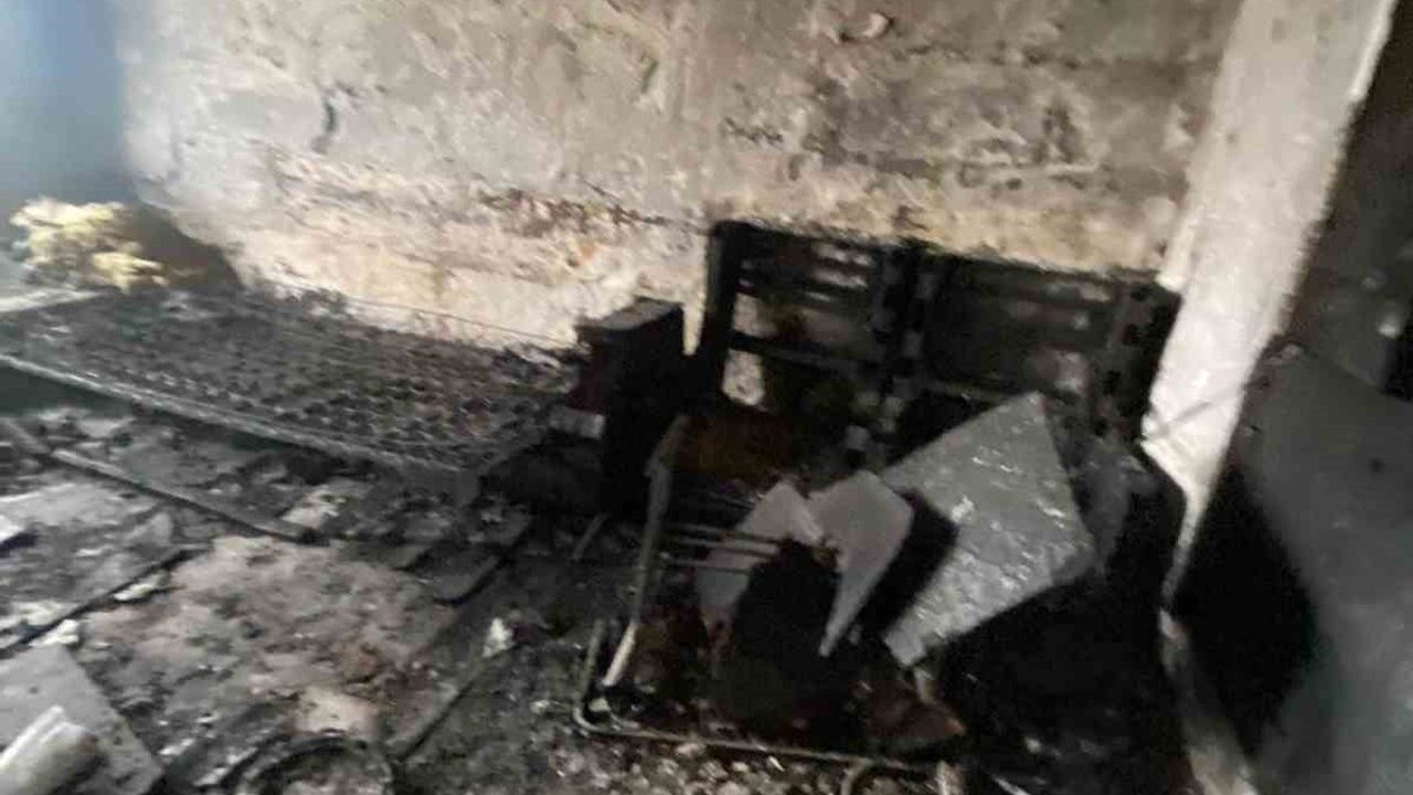 Çardak’ta ısıtıcı kaynaklı yangın: Ev kullanılamaz hale geldi, aile komşularına sığındı