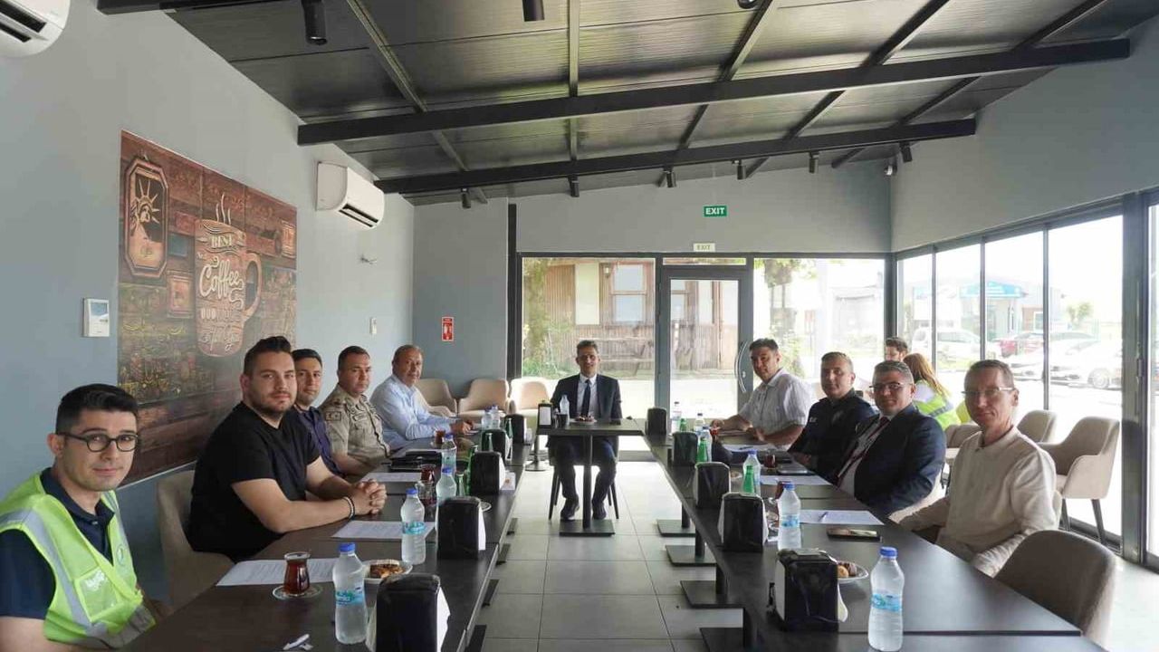 Çaycuma'da Hava Ulaşımını Kolaylaştırma Komitesi Kaymakam Adem Kaya Başkanlığında Toplandı