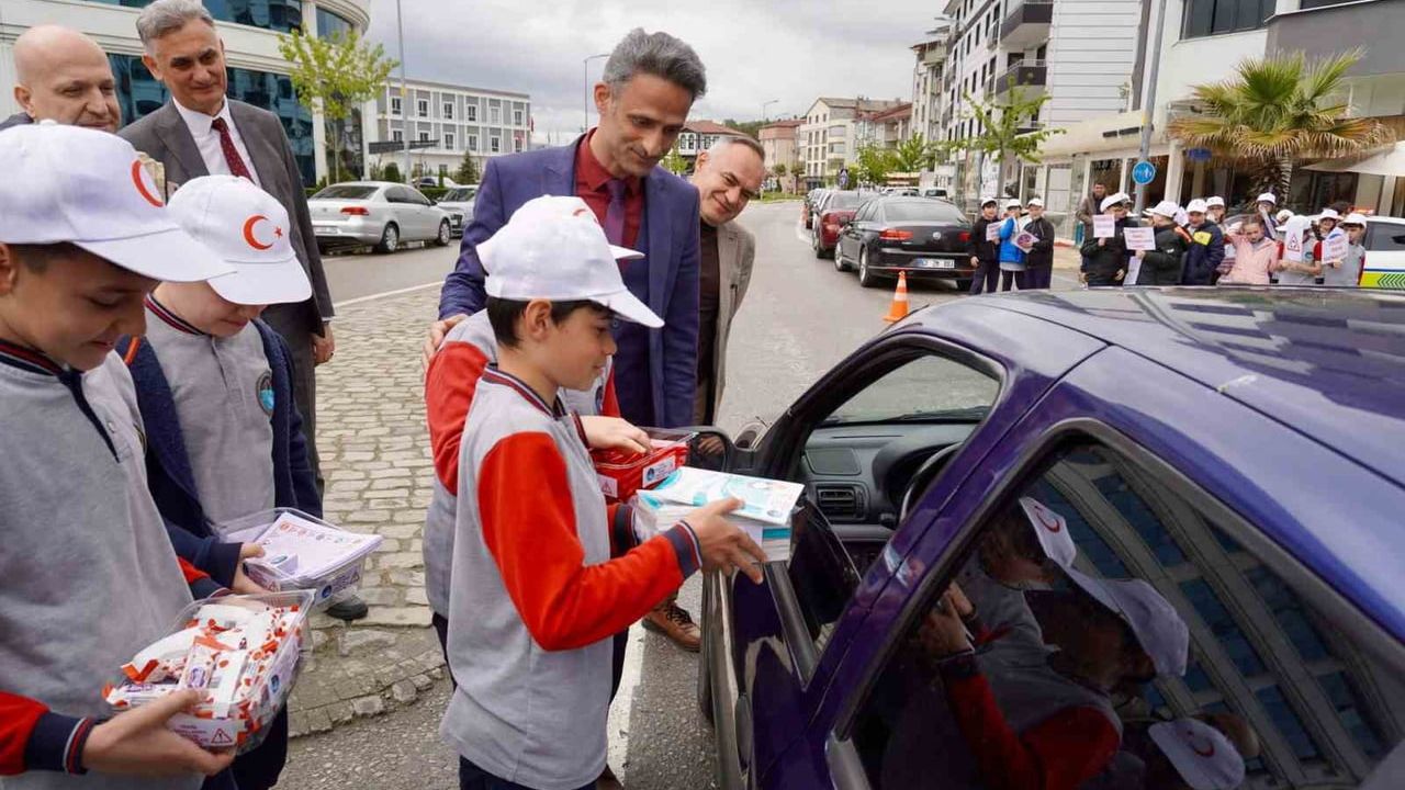 Çaycuma'da öğrencilere uygulamalı trafik eğitimi verildi