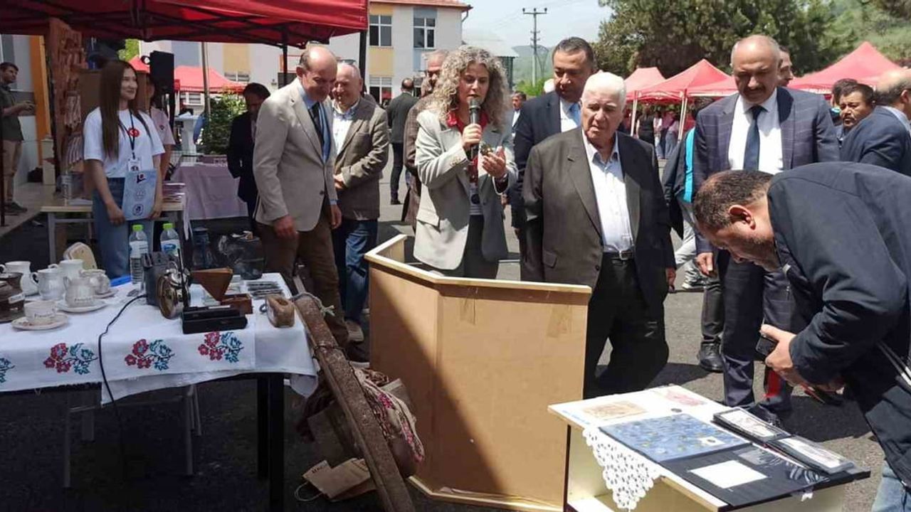 Çaydeğirmeni Çok Programlı Anadolu Lisesi'nde 4006 TÜBİTAK Bilim Fuarı geniş ilgi gördü