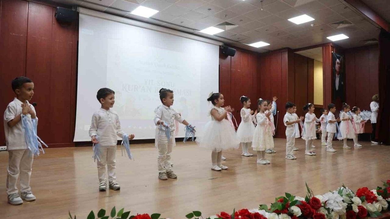 Çayırova'da minikler 'Kur'an Buluşmaları' ile Kur’an-ı Kerim'e geçiş töreni