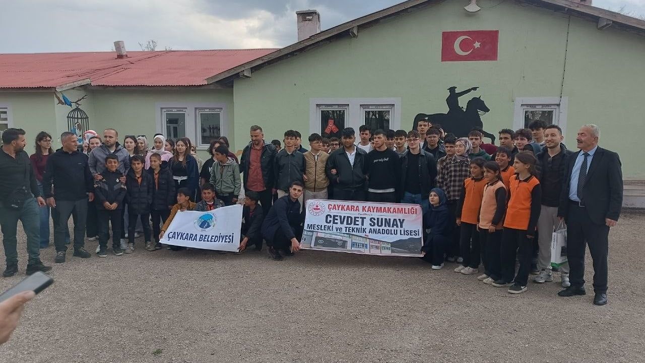 Çaykara'dan Özalp'e kardeş okul buluşması