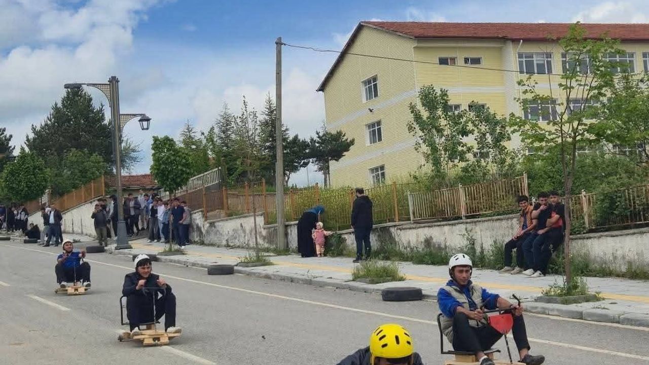 Çekerek'te Tornet Şenliği Coşkusu: Şehit Özgür Ocak Anadolu İmam Hatip Lisesi birinci oldu