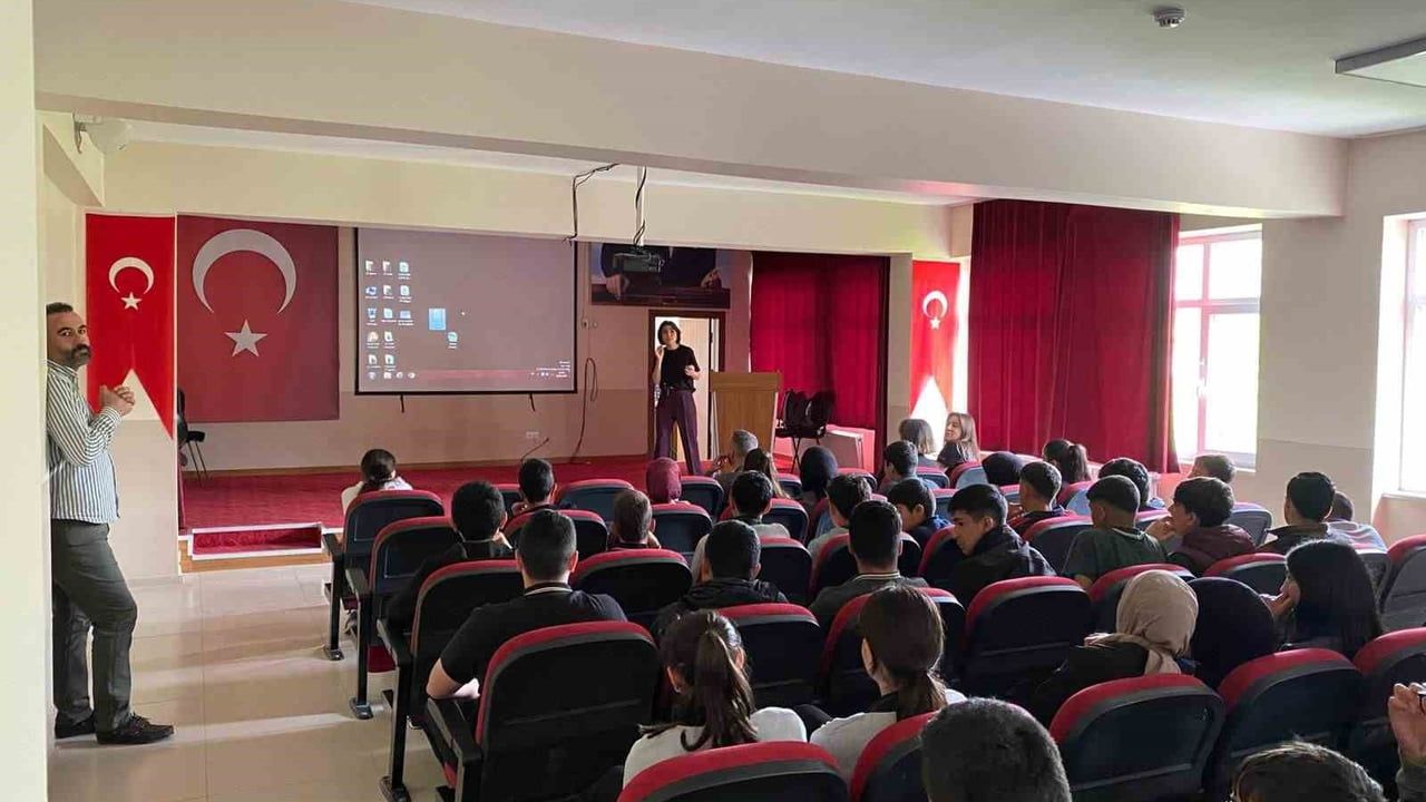 Çemişgezek'te öğrencilere 'Akran Zorbalığı' bilgilendirme programı