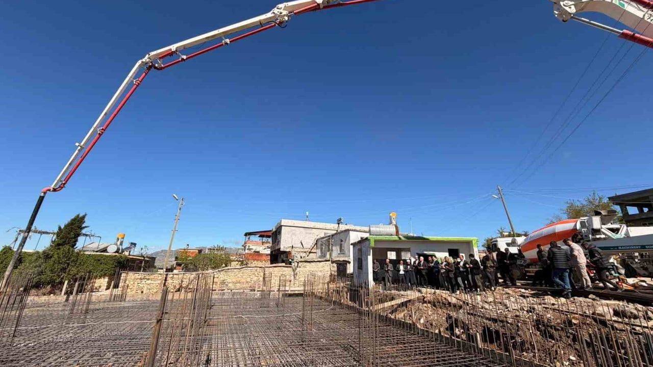 Çermik'te Petekkaya Mahallesi Camisi'nin Temeli Başkan Karamehmetoğlu Tarafından Atıldı