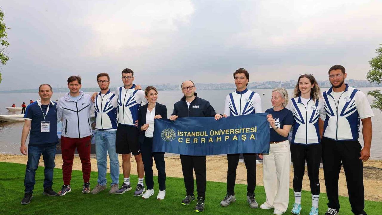 Cerrahpaşa CUP 2026: Üniversiteler Küçükçekmece Gölü'nde 3 bin Metrelik Kürek Yarışı