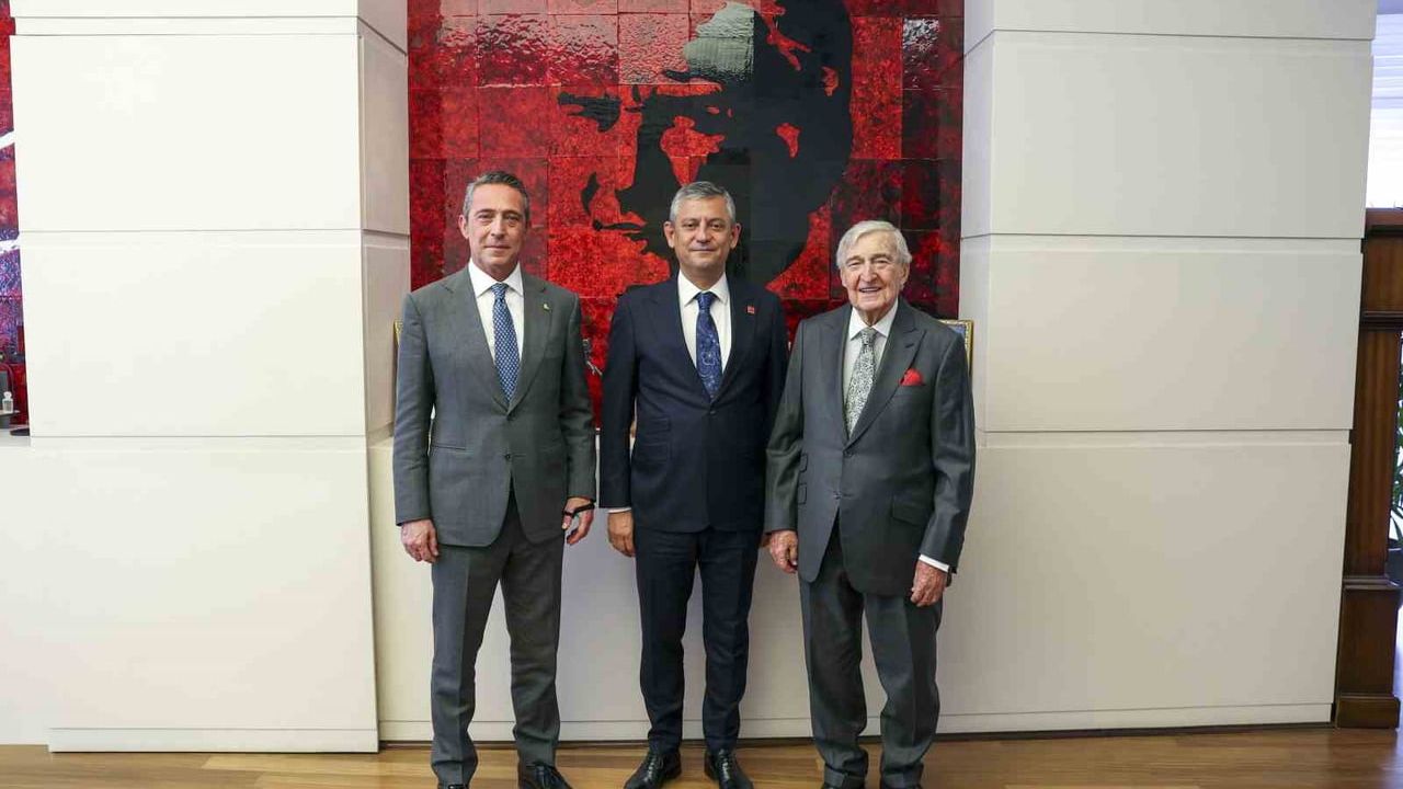 CHP Genel Başkanı Özel, Rahmi Koç ve Ali Koç’u makamında kabul etti