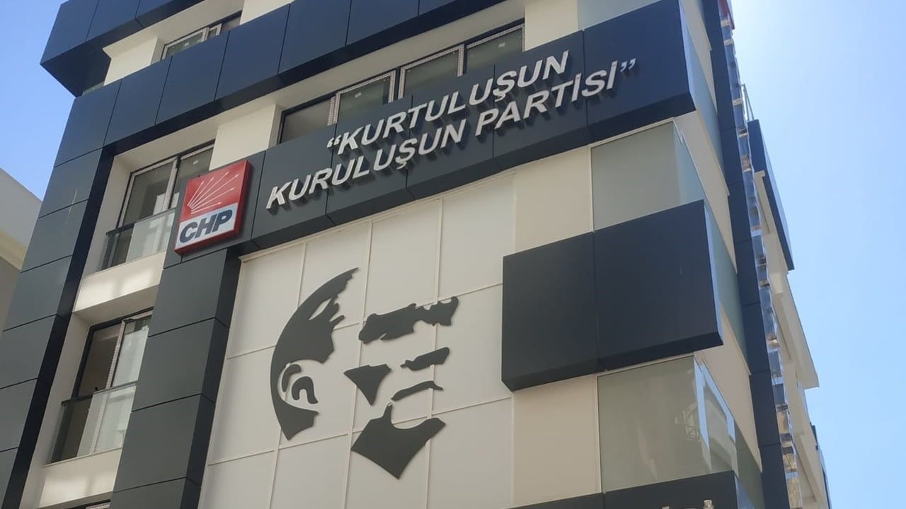 CHP İzmir, Kurban Bayramı bayramlaşmasını yargı kararına tepki olarak iptal etti