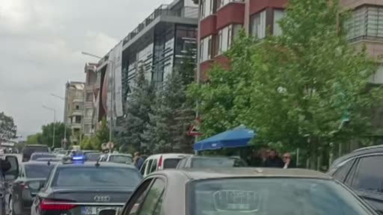 CHP Kurultayı davasında görevi yeniden devralmasına karar verilen Kemal Kılıçdaroğlu çalışma ofisine geldi