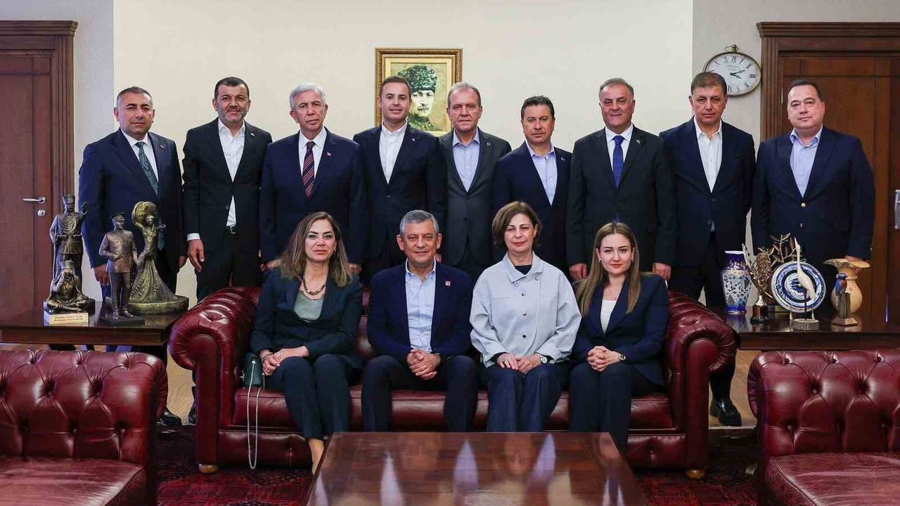 CHP'li büyükşehir belediye başkanlarından ortak açıklama: Olağanüstü kurultay için 45 günlük çağrı