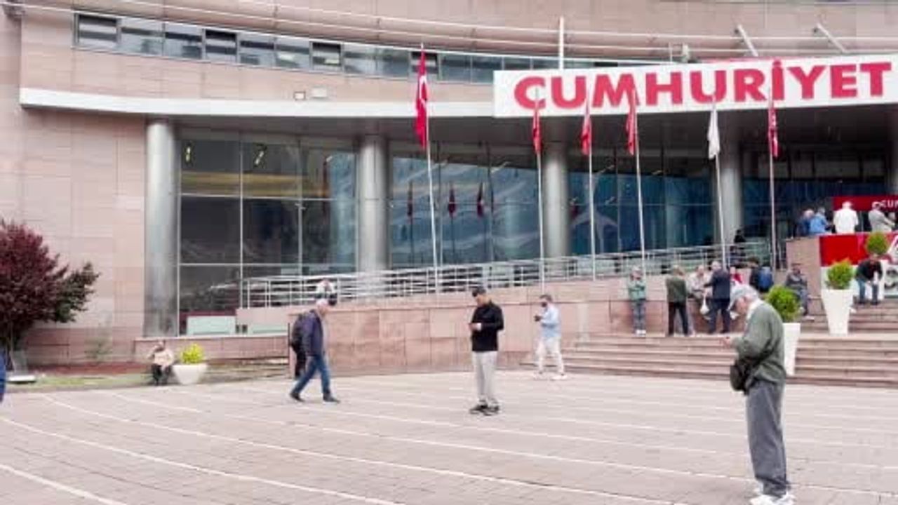 CHP Milletvekilleri Genel Merkezde Toplandı: Muharrem İnce Sakinlik Çağrısı