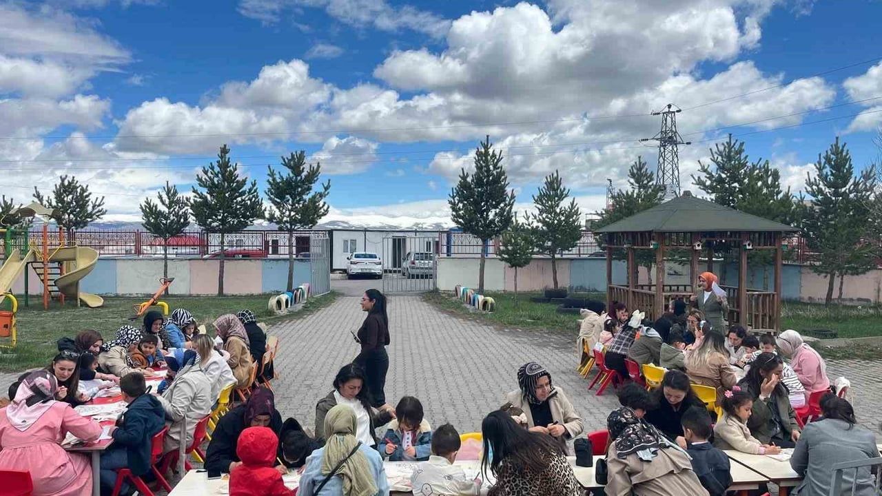 Çıldır Anaokulu'nda Anneler Günü Etkinliği: Veliler ve Çocuklar Birlikte Kutladı