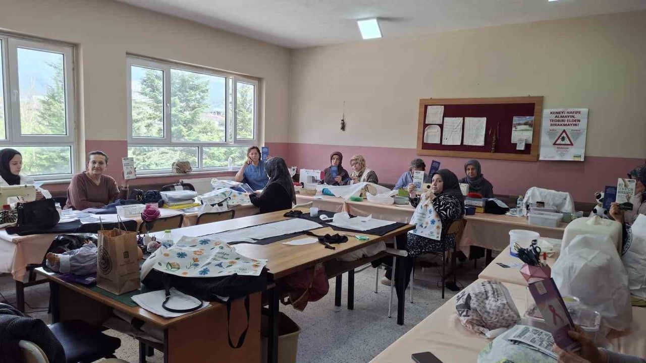 Çilimli Halk Eğitim Merkezi'nde kursiyerlere sağlık eğitimi verildi